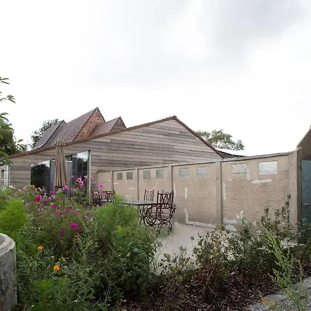 Landelijk In Met Tuin En Vijver Dom wakacyjny